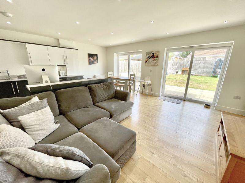 Albert Road, Corfe Mullen, BH21 4 bed detached house £585,000