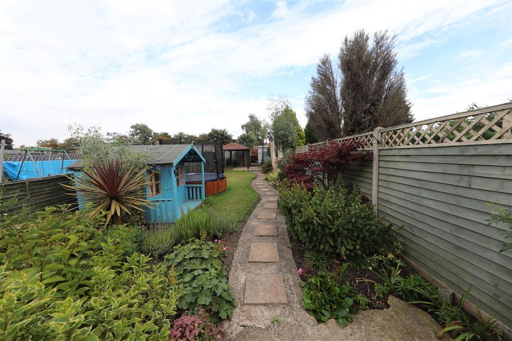 Kirklands Road, Hull 2 bed end of terrace house £135,000