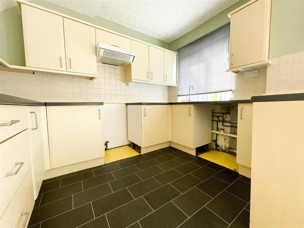 Kitchen 2.jpg