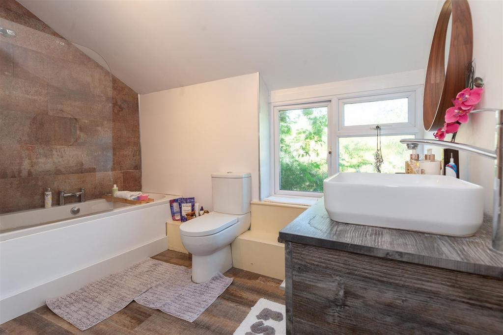 Family Bathroom.jpg