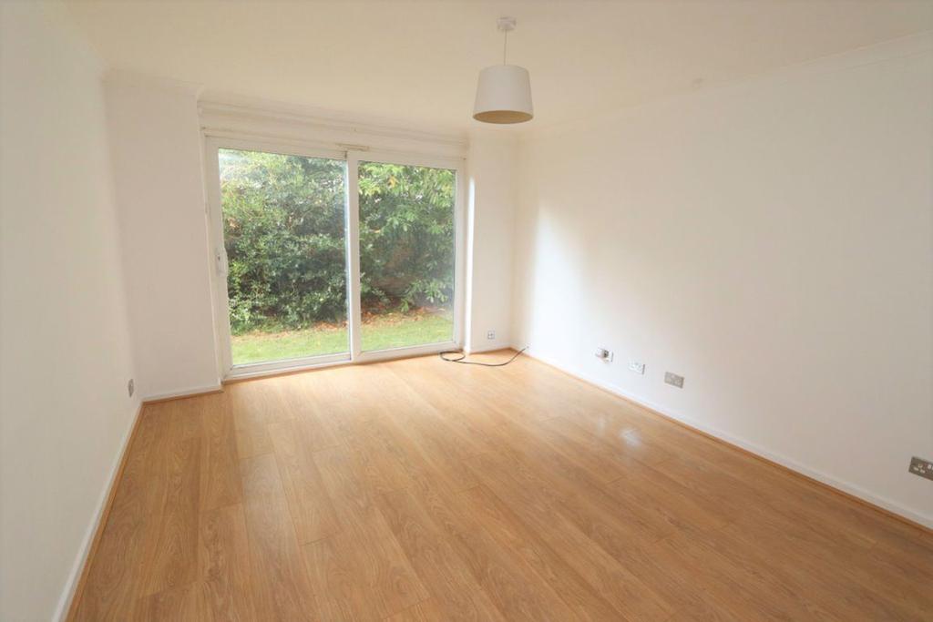 Wing Road, Linslade 1 bed flat £775 pcm (£179 pw)