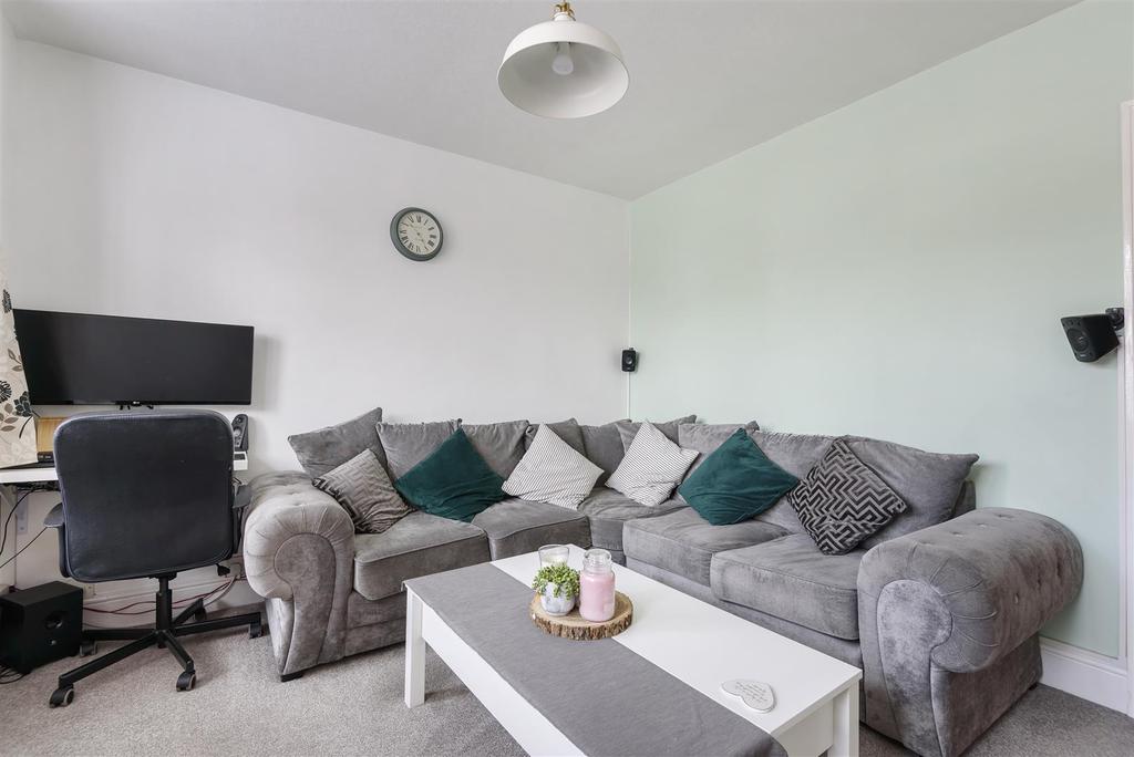 Wendover Drive, Bedford 2 bed semidetached house for sale £285,000