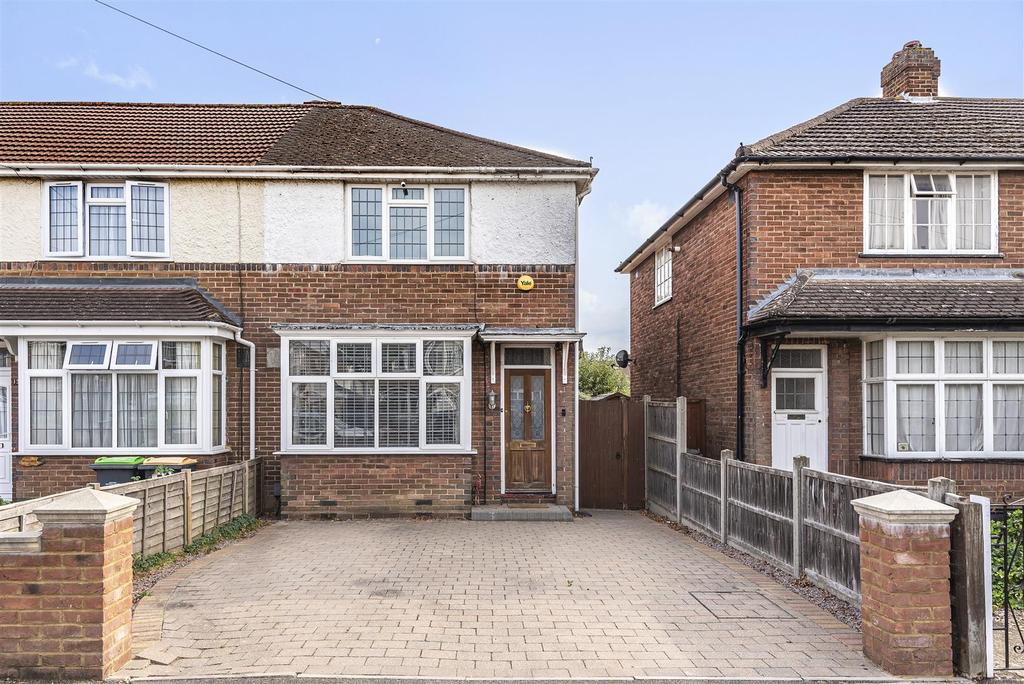 Wendover Drive, Bedford 2 bed semidetached house £285,000