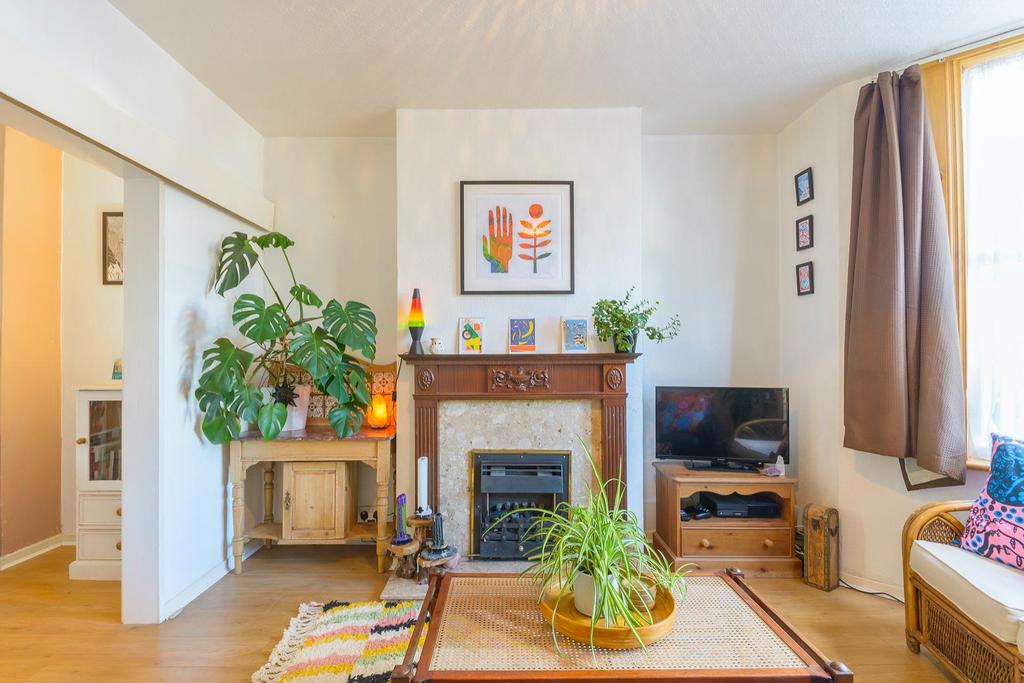 Whitehall Gardens, Whitehall 2 bed terraced house for sale £325,000