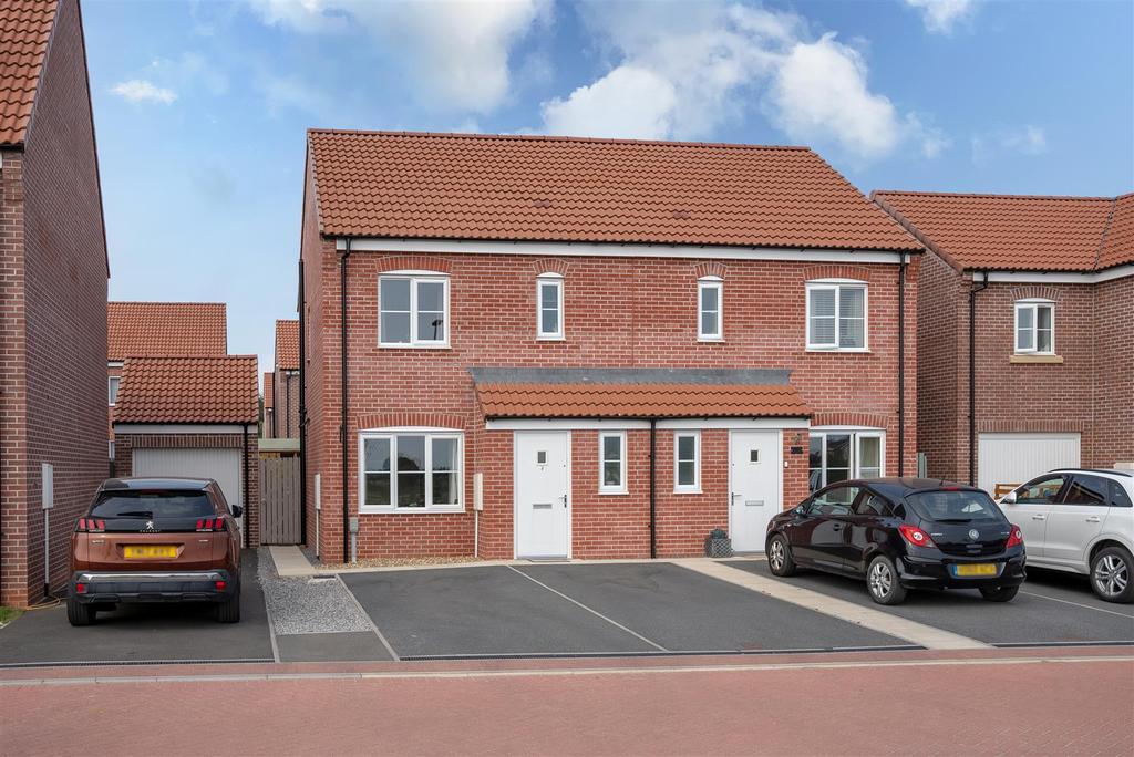 7 Howardian View, Pickering, North Yorkshire YO18 8FA 3 bed semi