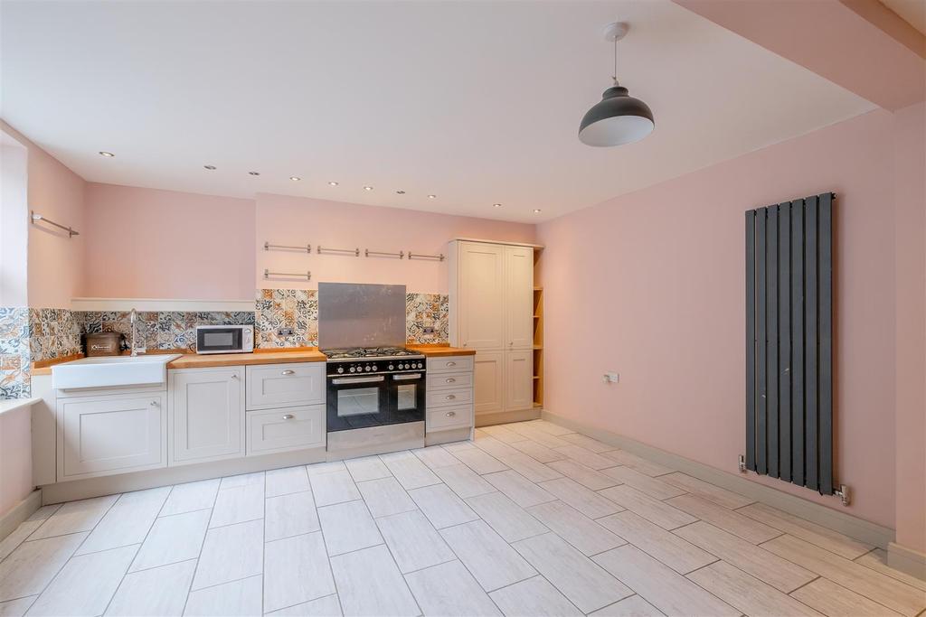 Margate Street, Sowerby Bridge 2 bed terraced house £140,000