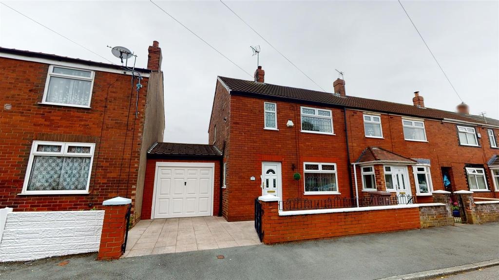 Holly Bank Grove, St. Helens WA9 1 2 bed semidetached house £125,000