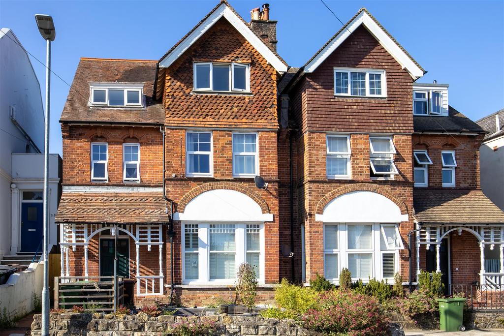 Springfield Road, St. LeonardsOnSea 2 bed flat £995 pcm (£230 pw)