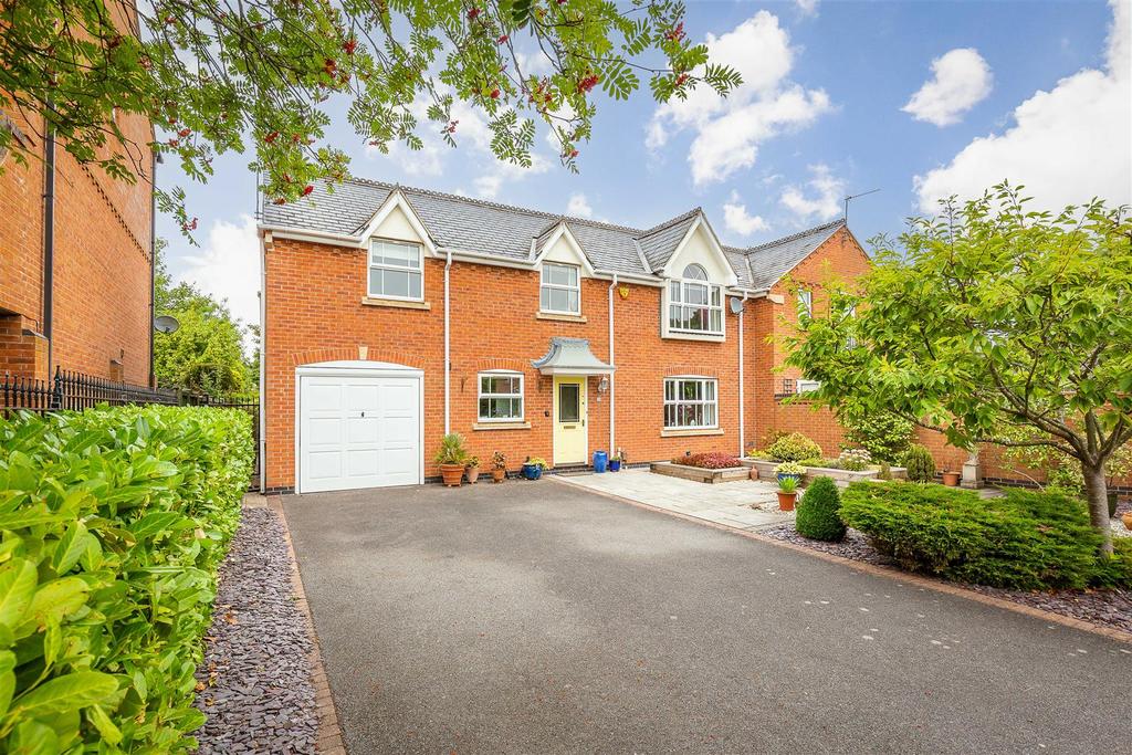Shaftesbury Avenue, RadcliffeOnTrent, Nottingham 3 bed house for sale £350,000