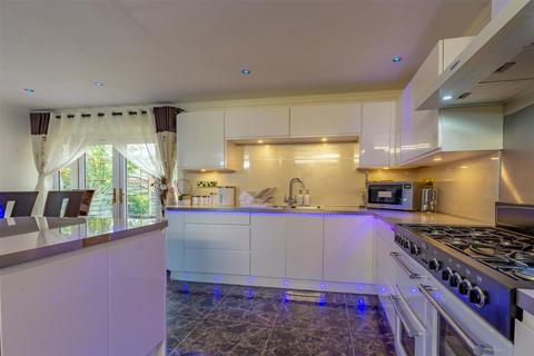 6 bedroom detached house for sale, Canterbury Close, Nuthall, Nottingham