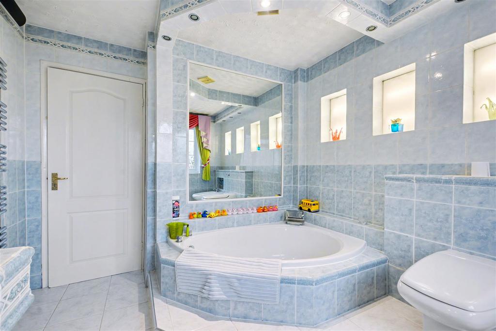 Bathroom 2.jpeg