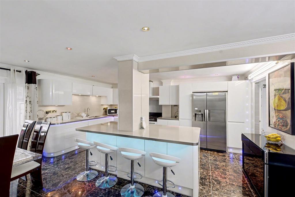 Kitchen 1.jpeg