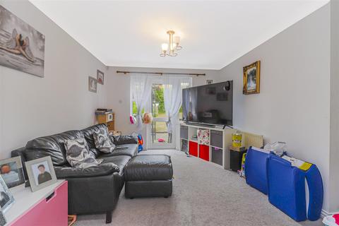 2 Everett Close, Cheshunt, Waltham Cross, EN7 6XD