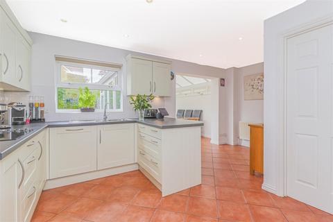 2 Everett Close, Cheshunt, Waltham Cross, EN7 6XD