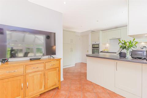 2 Everett Close, Cheshunt, Waltham Cross, EN7 6XD