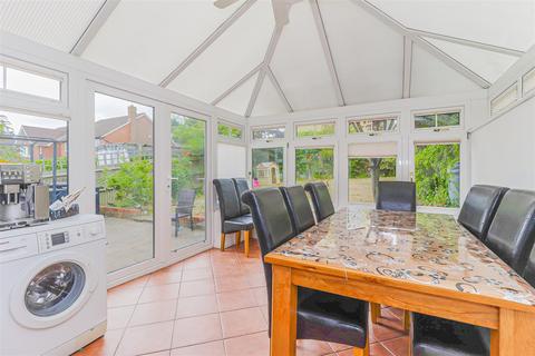 2 Everett Close, Cheshunt, Waltham Cross, EN7 6XD