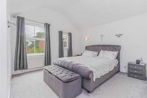 2 Everett Close, Cheshunt, Waltham Cross, EN7 6XD