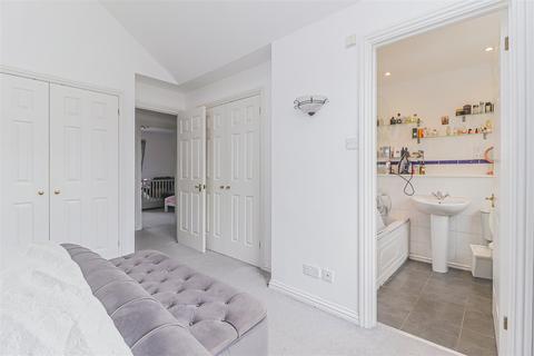2 Everett Close, Cheshunt, Waltham Cross, EN7 6XD