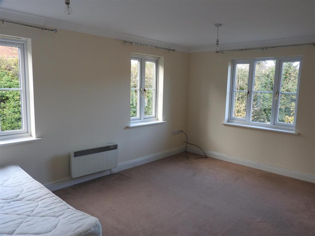 Covesfield, Gravesend, Kent 2 bed apartment £950 pcm (£219 pw)