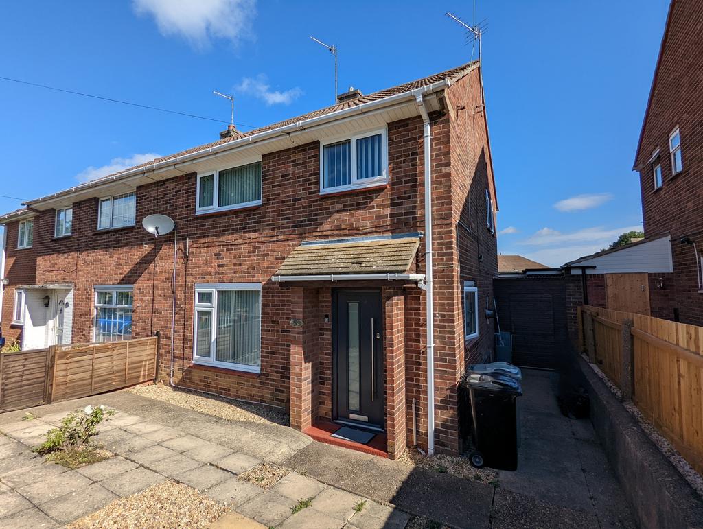 Queensway, Grantham, NG31 3 bed semidetached house £850 pcm (£196 pw)