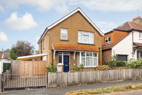 83 Copthorne Road, Leatherhead, KT22 7EE