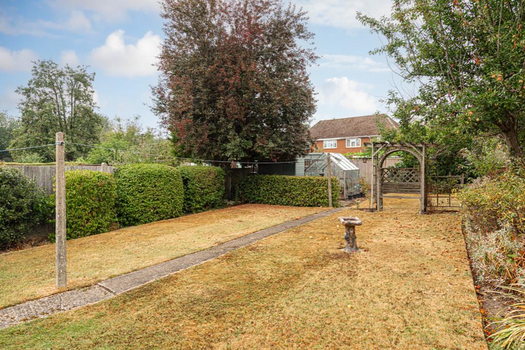 Leatherhead 3 bed detached house £625,000