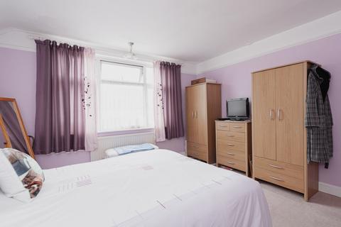 83 Copthorne Road, Leatherhead, KT22 7EE