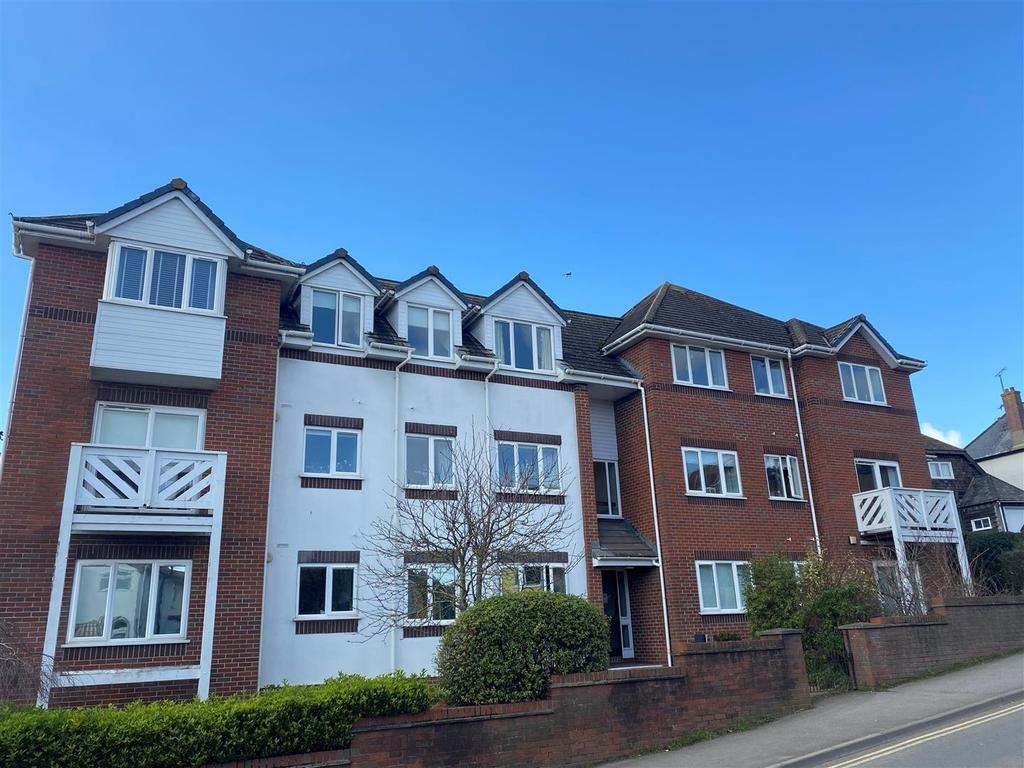 Anning Road, Lyme Regis 2 bed apartment £695 pcm (£160 pw)