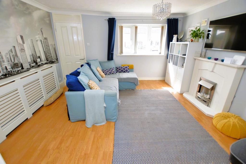 Knightsbridge Road, Glen Parva, Leicester 2 bed end of terrace house