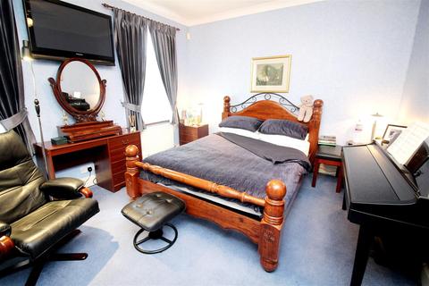 145 Brookscroft Road, London, E17 4JP