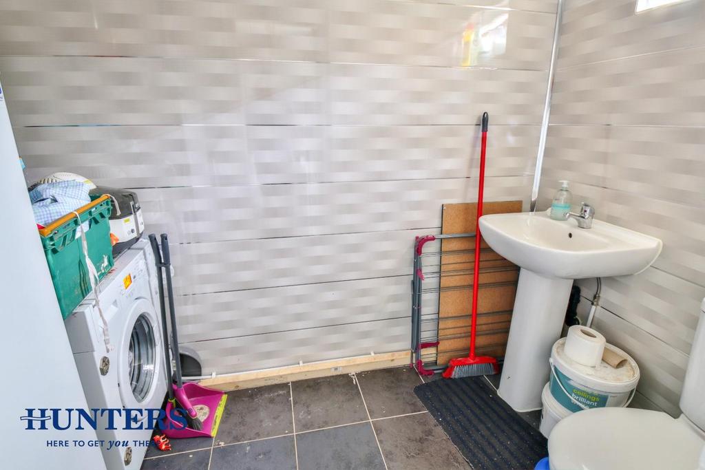 Utility Room / Guest WC