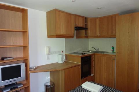 Studio to rent, Cartwright Gardens, Bloomsbury, London, WC1H