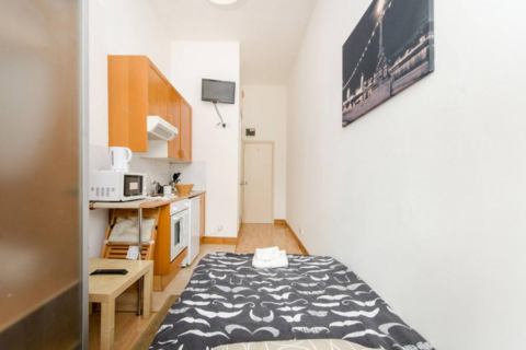 Studio to rent, West Cromwell Road, Earls Court, London, SW5