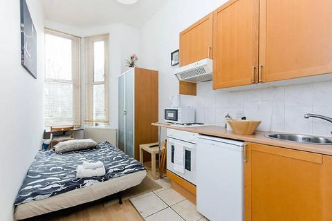 Studio to rent, West Cromwell Road, Earls Court, London, SW5