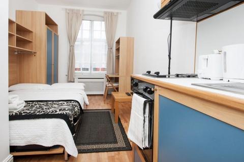 Studio to rent, Fulham Palace Road, Hammersmith, London, W6