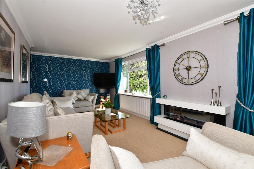 Hilltop Road, Whyteleafe, Surrey 4 bed bungalow £700,000