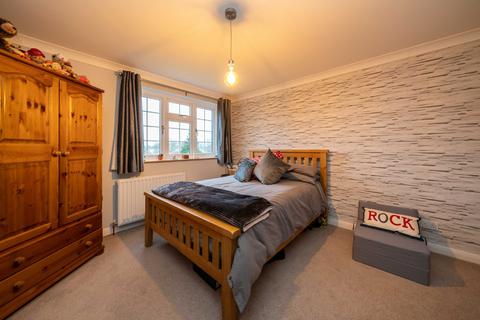 1 Manor Drive, St Albans, AL2 3DH