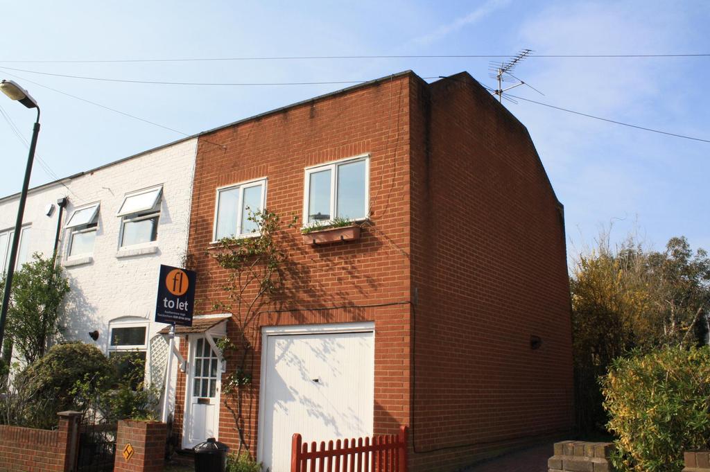 Albion Road, Twickenham, TW2 3 bed house £2,200 pcm (£508 pw)