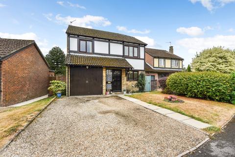 21 Chalcraft Close, Liphook, GU30 7PW