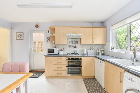 21 Chalcraft Close, Liphook, GU30 7PW