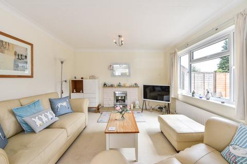 21 Chalcraft Close, Liphook, GU30 7PW