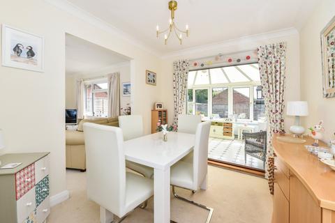 21 Chalcraft Close, Liphook, GU30 7PW