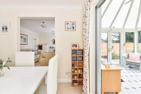 21 Chalcraft Close, Liphook, GU30 7PW