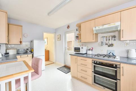 21 Chalcraft Close, Liphook, GU30 7PW