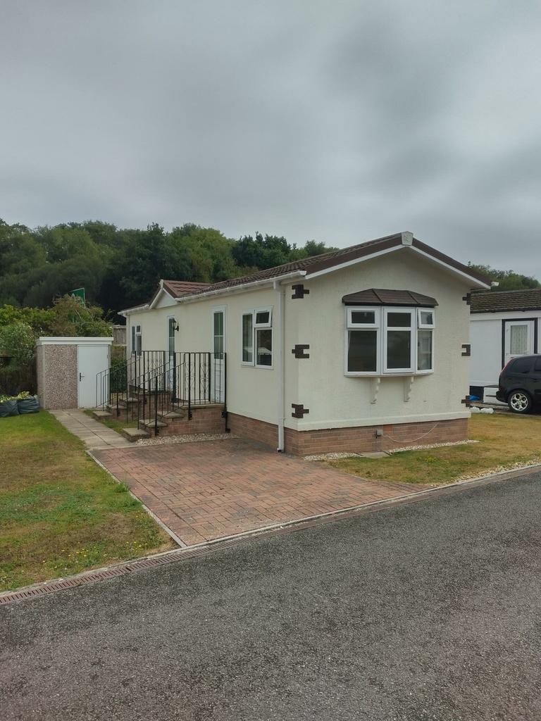 Ferndown, Dorset, BH22 2 bed park home for sale £155,000