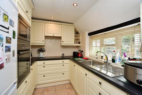 4 bedroom detached house for sale, Staple Street, Hernhill, Faversham, Kent