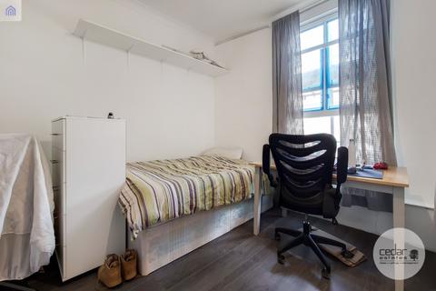 Studio to rent, Woodfield Road, Maida Vale W9