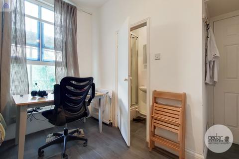 Studio to rent, Woodfield Road, Maida Vale W9