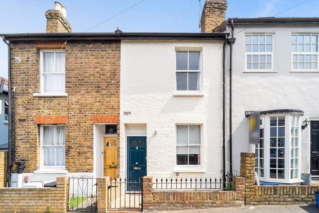 Albert Road, Richmond 2 bed terraced house £2,100 pcm (£485 pw)