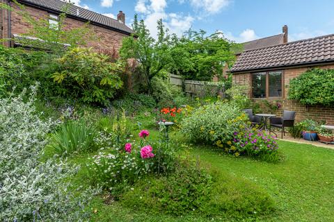 1 Juniper Close, Winchester, SO22 4LU